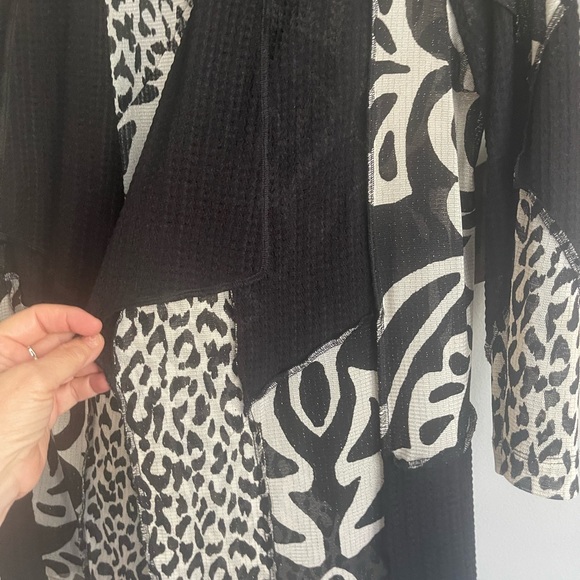 Chico’s traveler’s Collection Light Cardigan - Picture 5 of 6